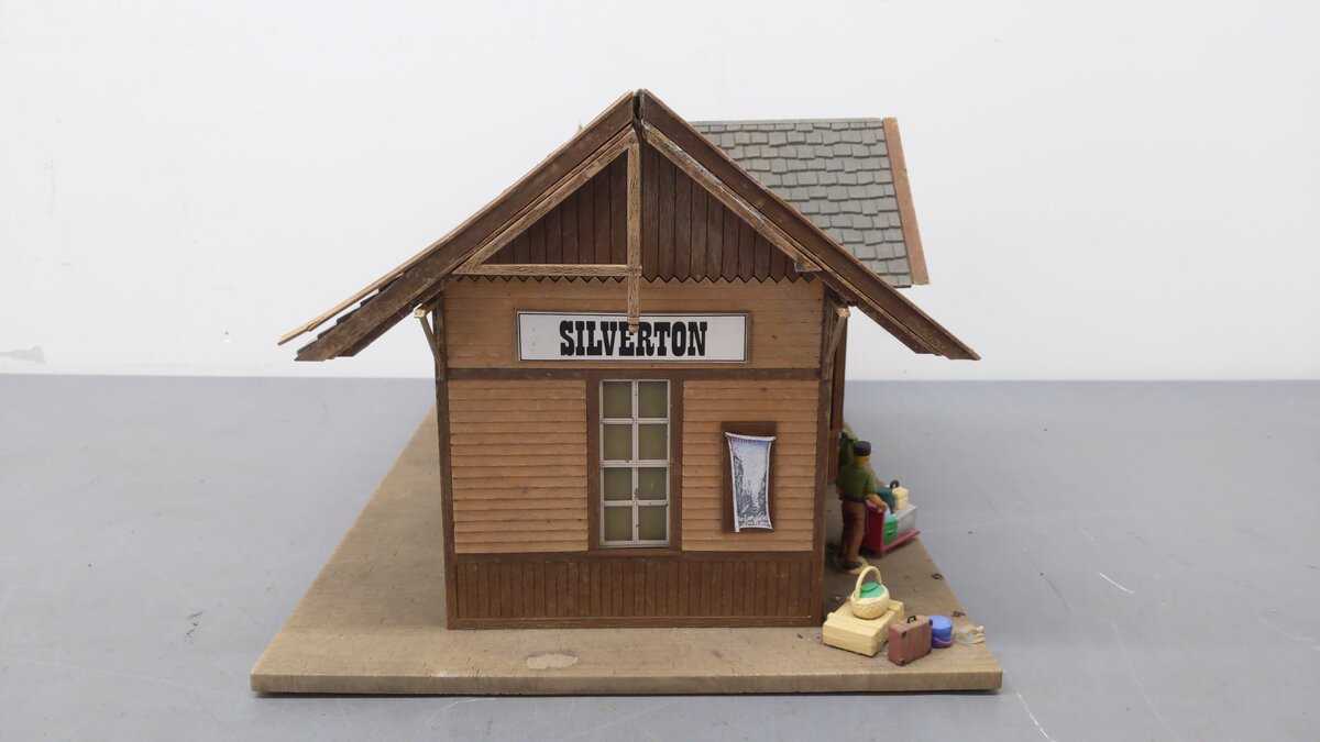 Pola 907 Silverton Railroad Station- Assembled VG