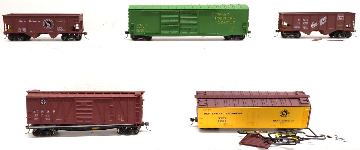 Accurail Assorted HO Scale Freight Cars: 4501.2, 5909.1, 2512.3, 23013, 8302 [5] VG/Box