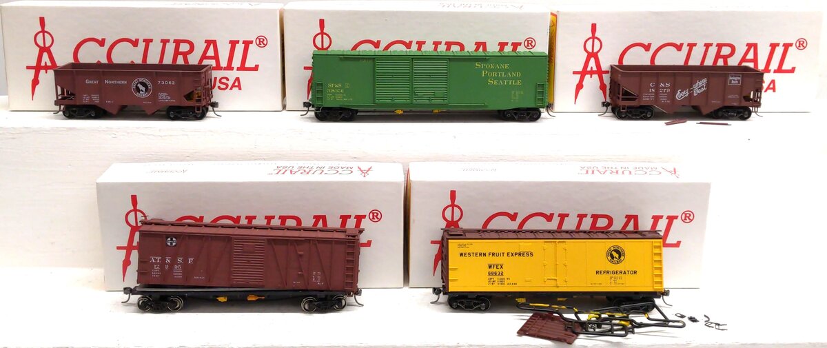 Accurail Assorted HO Scale Freight Cars: 4501.2, 5909.1, 2512.3, 23013, 8302 [5] VG/Box