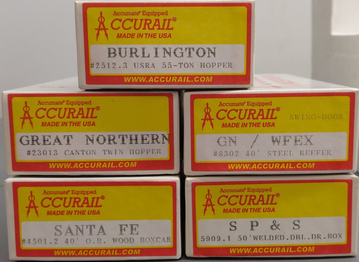 Accurail Assorted HO Scale Freight Cars: 4501.2, 5909.1, 2512.3, 23013, 8302 [5] VG/Box