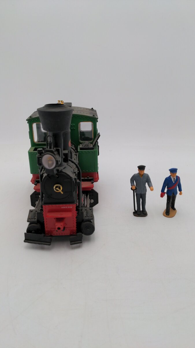 LGB 20301 G Scale Steam Passenger Train W/1 Locomotive 2 Cars & 2 Plastic Figure VG/Box