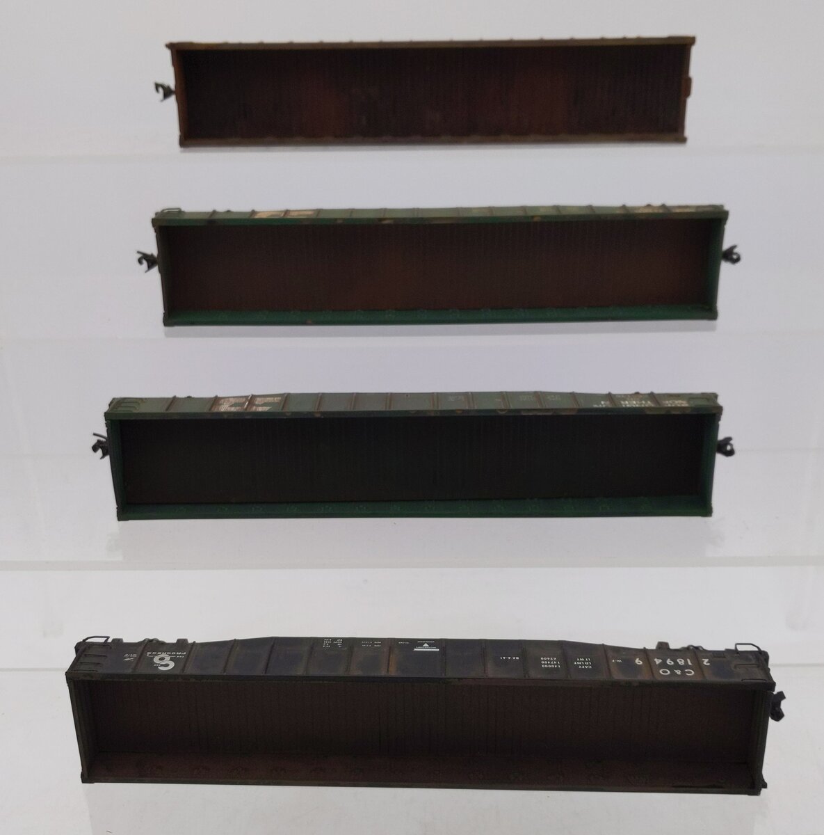 Assorted HO Scale Custom Weathered Gondola Cars [4]