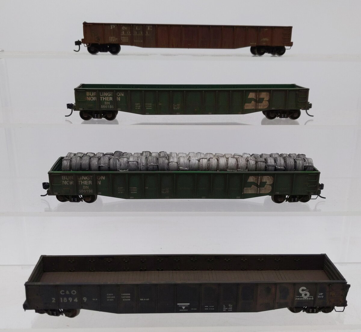 Assorted HO Scale Custom Weathered Gondola Cars [4]