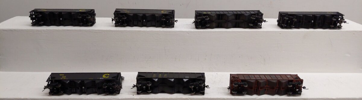 Assorted HO Scale 3-Bay & 4-Bay Hoppers [7] EX