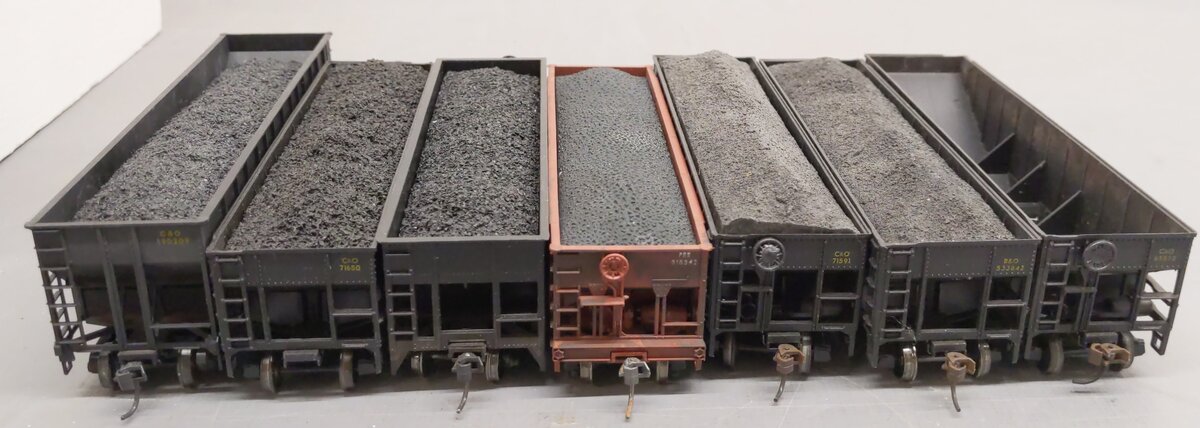 Assorted HO Scale 3-Bay & 4-Bay Hoppers [7] EX