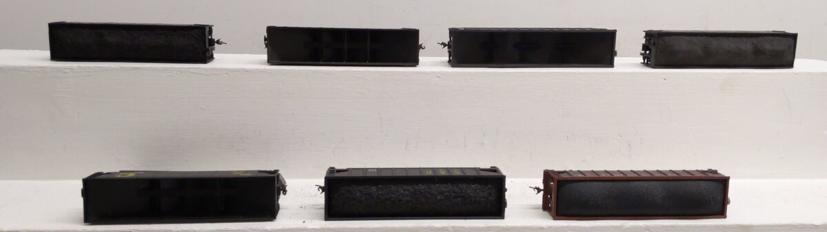 Assorted HO Scale 3-Bay & 4-Bay Hoppers [7] EX