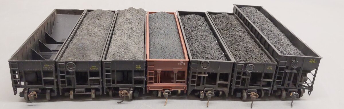 Assorted HO Scale 3-Bay & 4-Bay Hoppers [7] EX