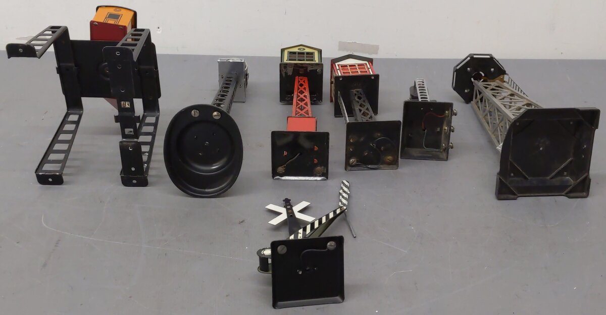 Marx & other O Gauge Assorted Accessories; 422, 416, 413, 405, 394, 438 [7]