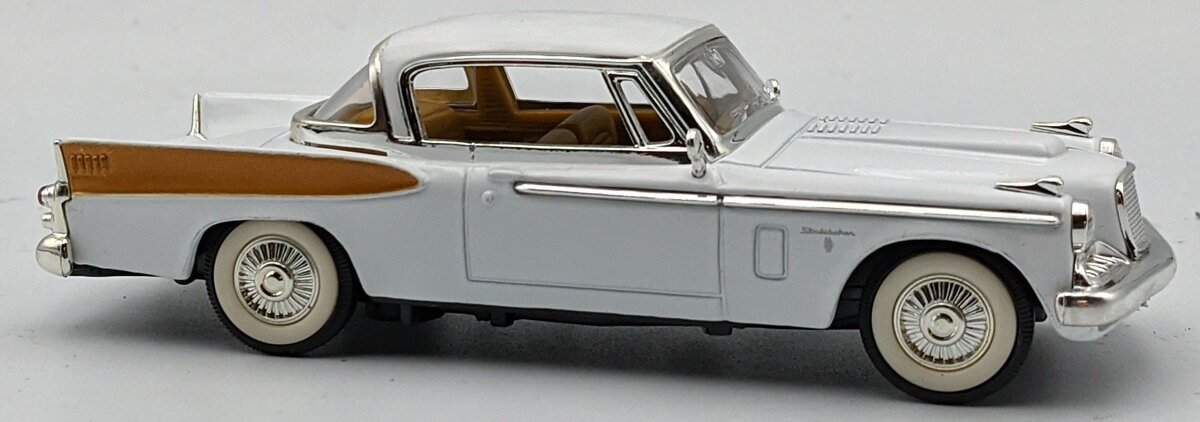 Road Signature 94254 1:43 White 1958 Studebaker Golden Hawk MT/Box