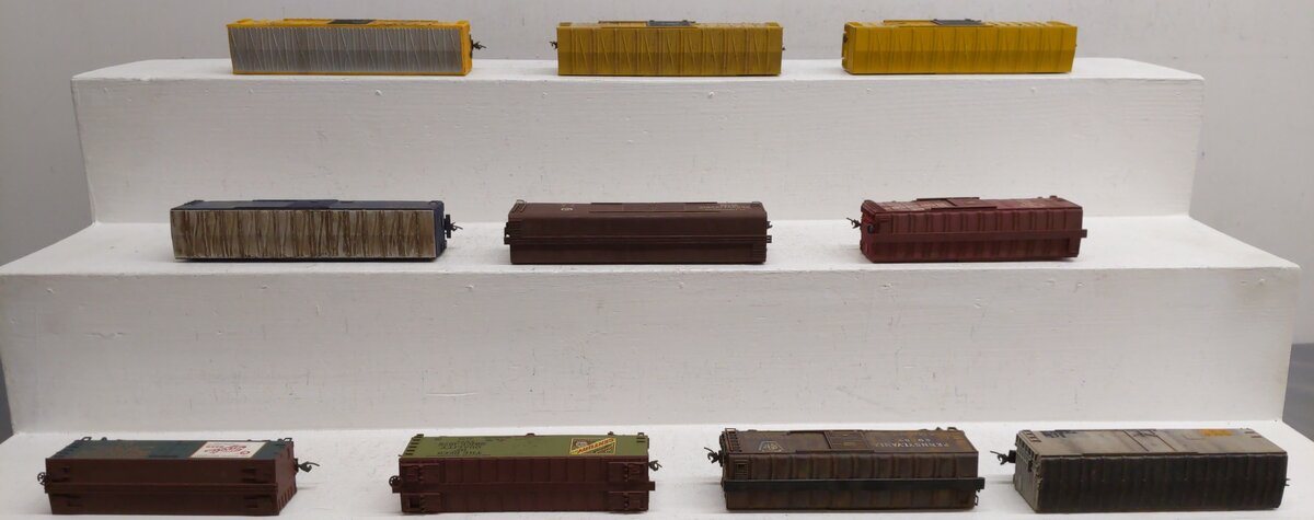 Assorted HO Scale Refrigerator & Box Cars Weathered [10]