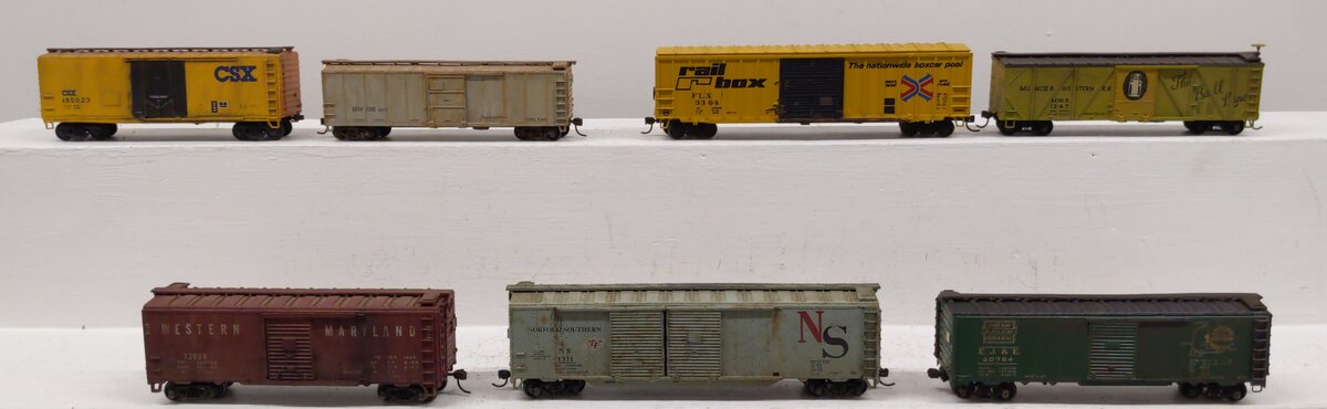 Assorted HO Scale refrigerator & Box Car Weathered [7]