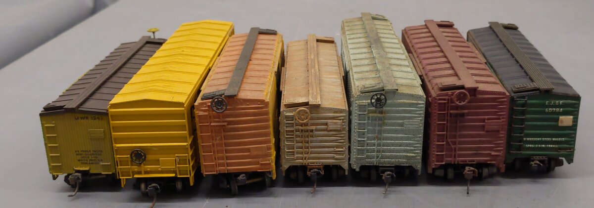 Assorted HO Scale refrigerator & Box Car Weathered [7]