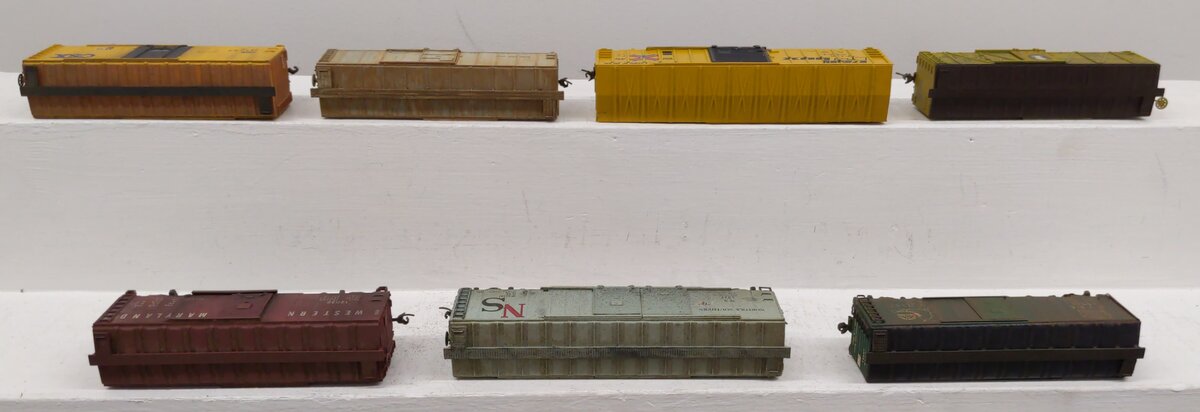 Assorted HO Scale refrigerator & Box Car Weathered [7]