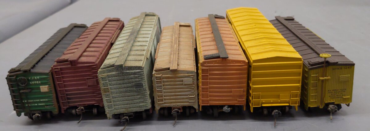 Assorted HO Scale refrigerator & Box Car Weathered [7]