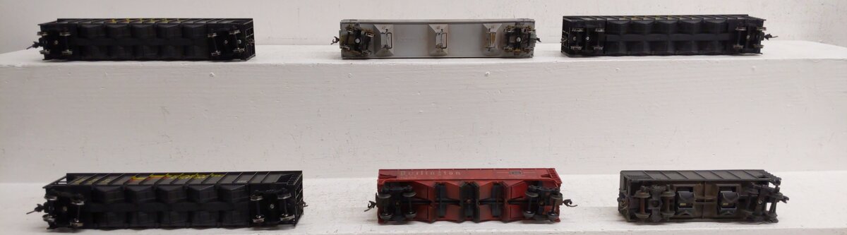 Assorted HO Scale Custom Weathered Uncovered & Covered Hoppers [6]