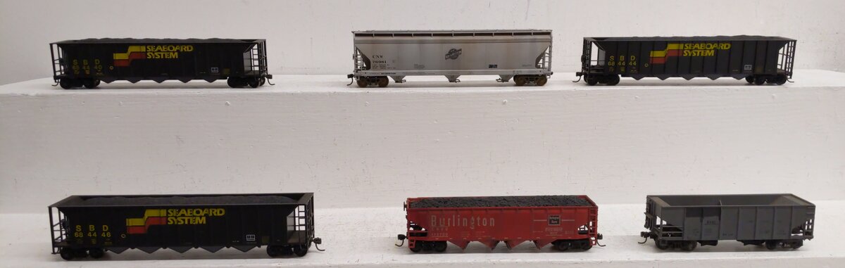 Assorted HO Scale Custom Weathered Uncovered & Covered Hoppers [6]