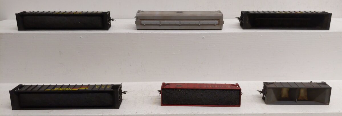 Assorted HO Scale Custom Weathered Uncovered & Covered Hoppers [6]
