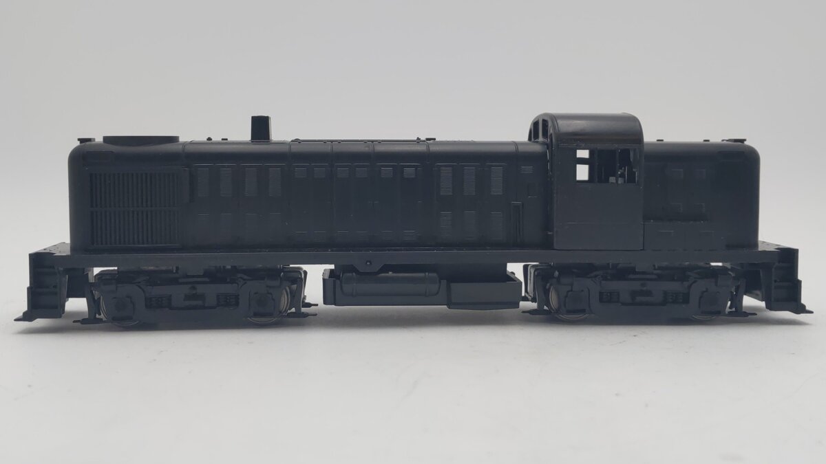 American Models S Scale RS-3 Diesel Locomotive - Undecorated LN/Box