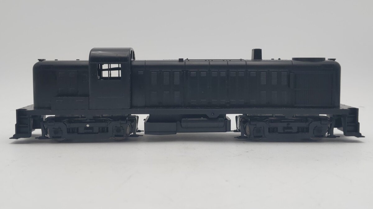 American Models S Scale RS-3 Diesel Locomotive - Undecorated LN/Box