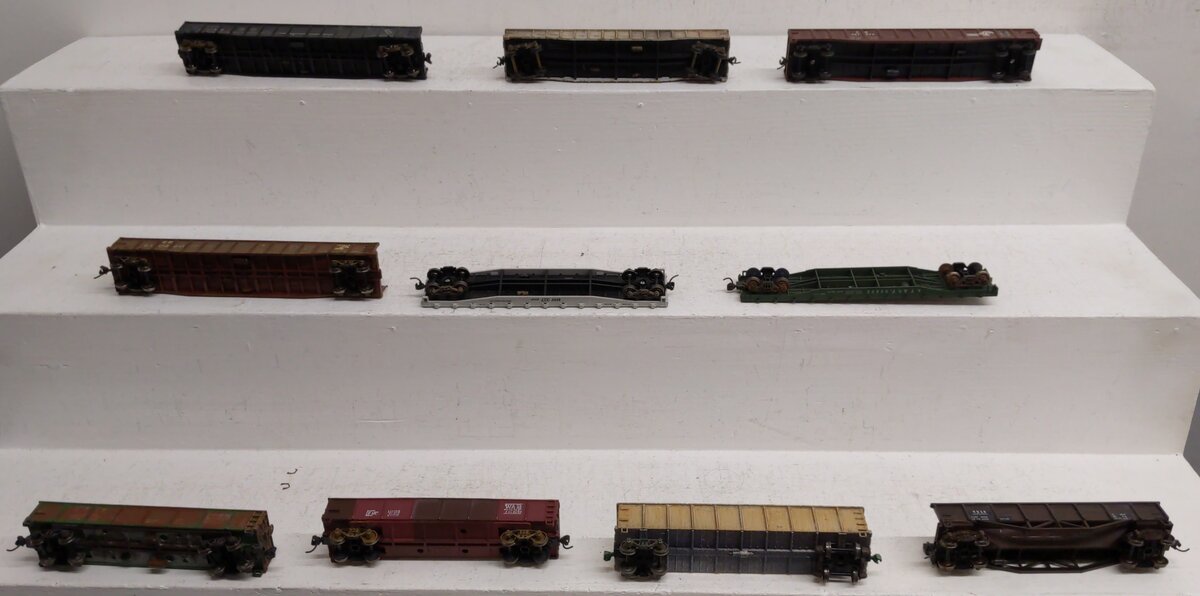 Assorted HO Scale Gondolas & Flat Cars [10] EX