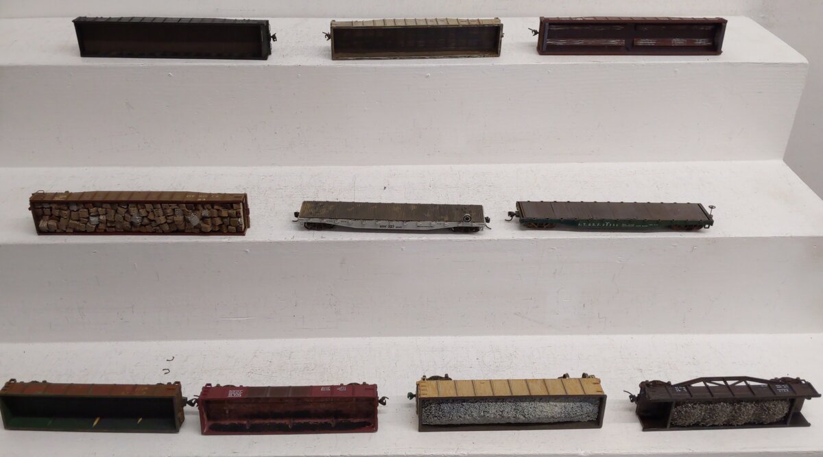 Assorted HO Scale Gondolas & Flat Cars [10] EX