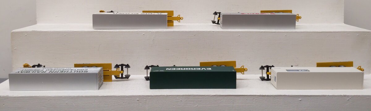 American Models SC6-5T S Gauge Impack 5-Unit Flatcar w/ Trailers NIB