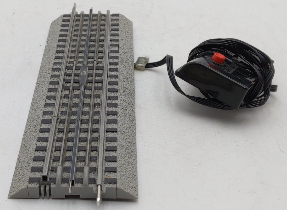 Lionel 6-12054 O FasTrack Operating Track Section VG/Box