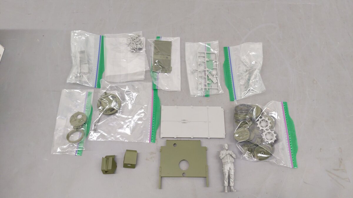 Andy's Hobby Headquarters AHHQ-009 1:16 US Army M113A1/ACAV Armored Carrier Kit EX/Box