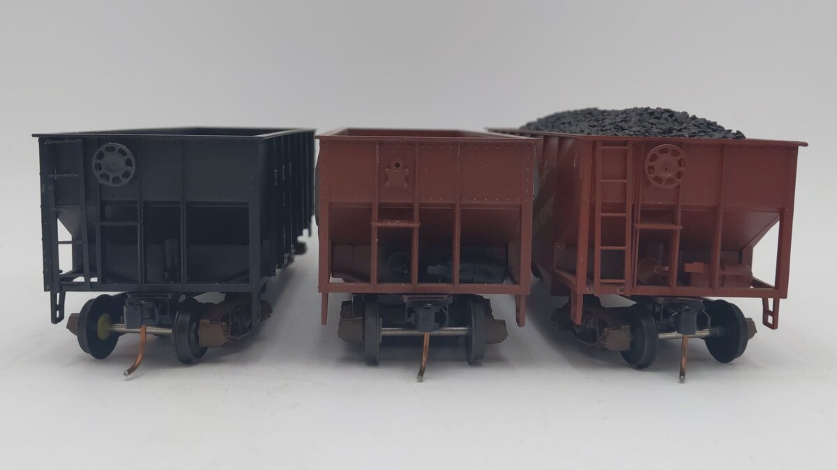 American Models S Scale 2-Bay Hoppers: 69215, 233633 [3] VG
