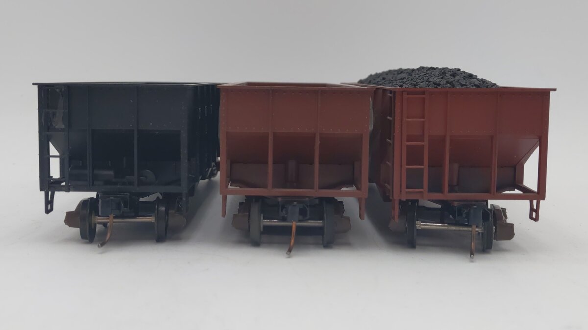 American Models S Scale 2-Bay Hoppers: 69215, 233633 [3] VG