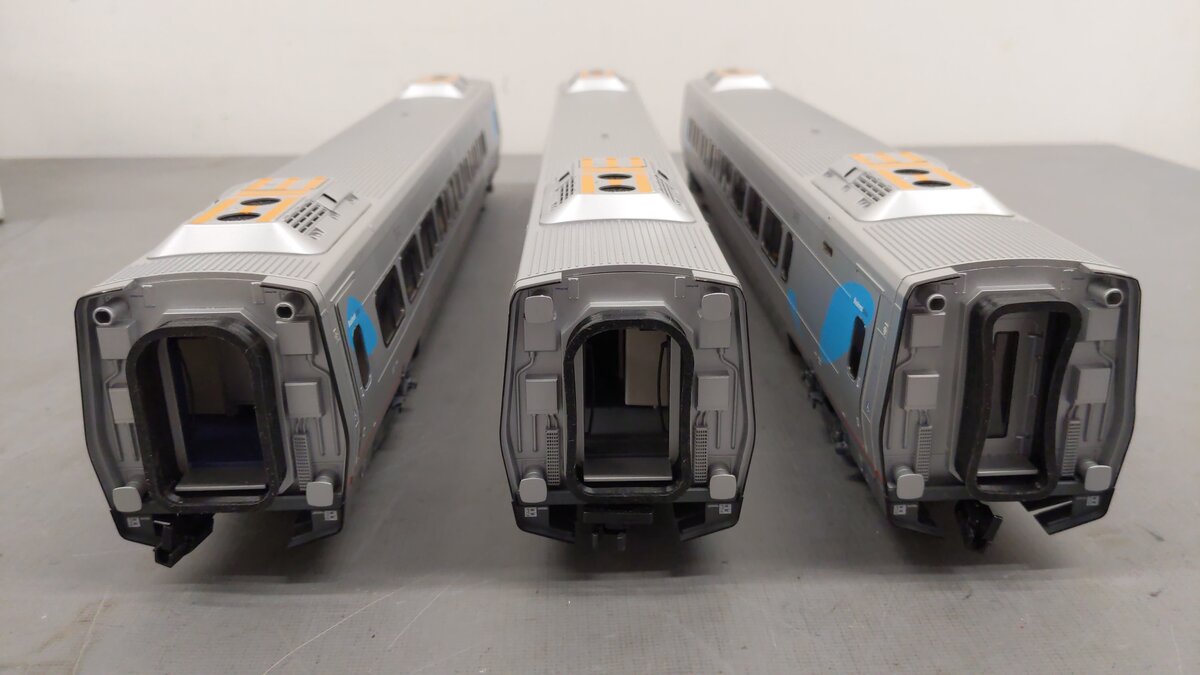 Lionel 6-15584 O Gauge Amtrak Acela Passenger Cars (Set of 3) EX