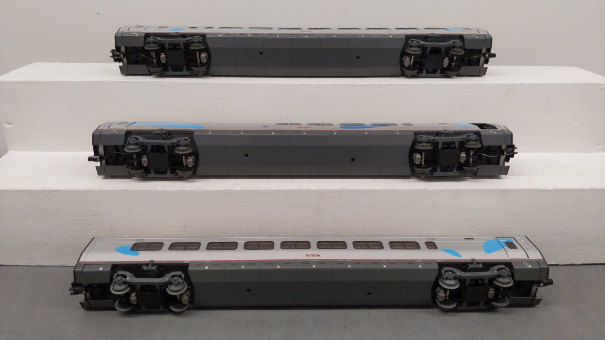Lionel 6-15584 O Gauge Amtrak Acela Passenger Cars (Set of 3) EX