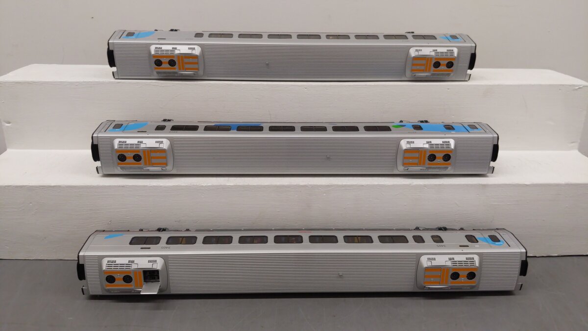 Lionel 6-15584 O Gauge Amtrak Acela Passenger Cars (Set of 3) EX