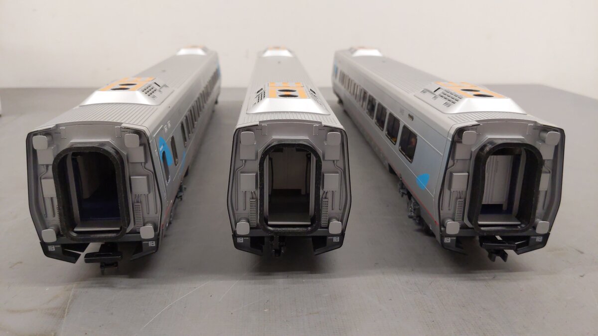 Lionel 6-15584 O Gauge Amtrak Acela Passenger Cars (Set of 3) EX