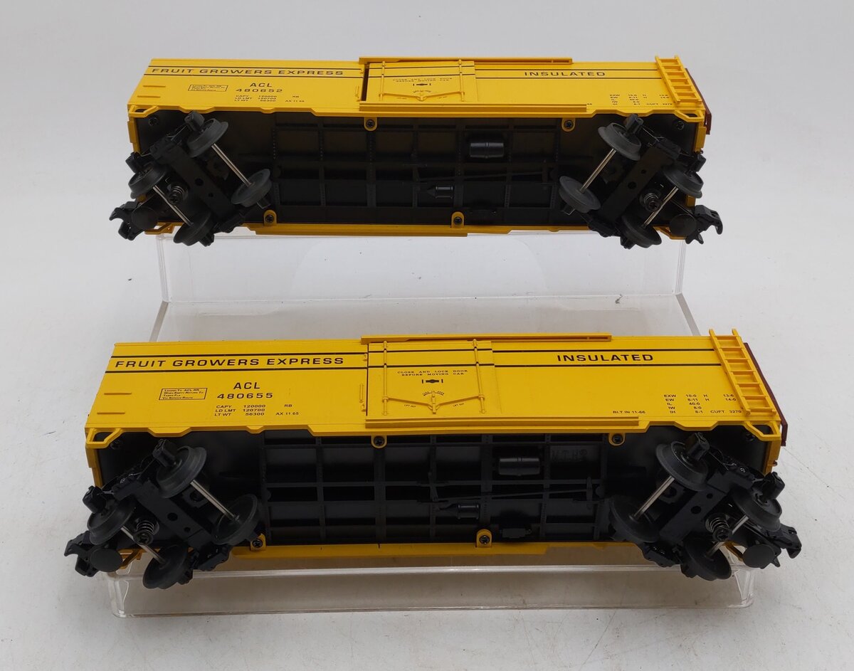 MTH O Gauge Fruit Growers Express Boxcars #480655 #480652 EX