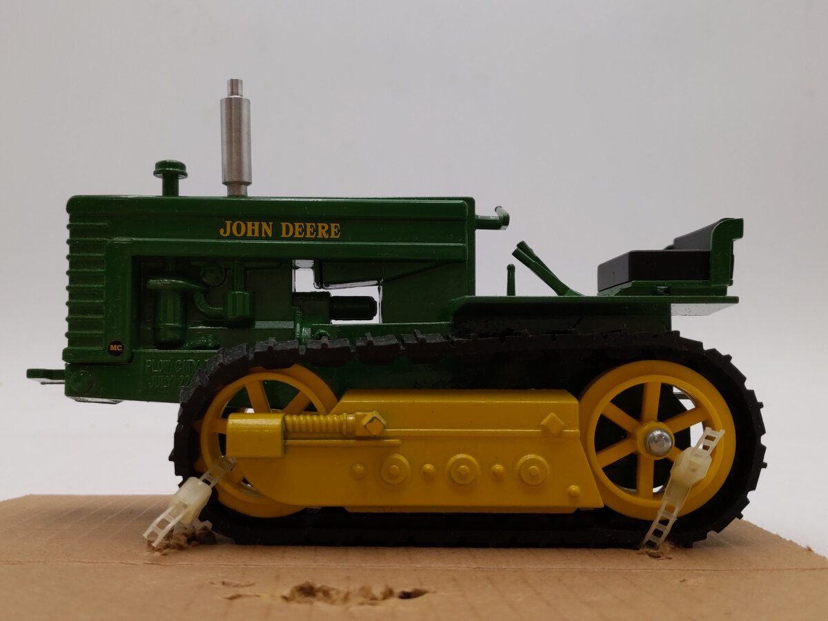 Liberty Classic 1:16 Scale John Deere "MC" Crawler #CUST365 NIB