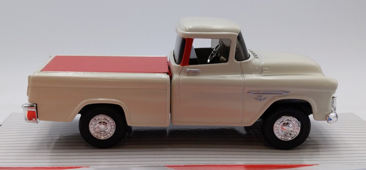 Ertl 2155 1:43 Cream & Red 1955 Chevy Cameo Pickup Classic Vehicles NIB