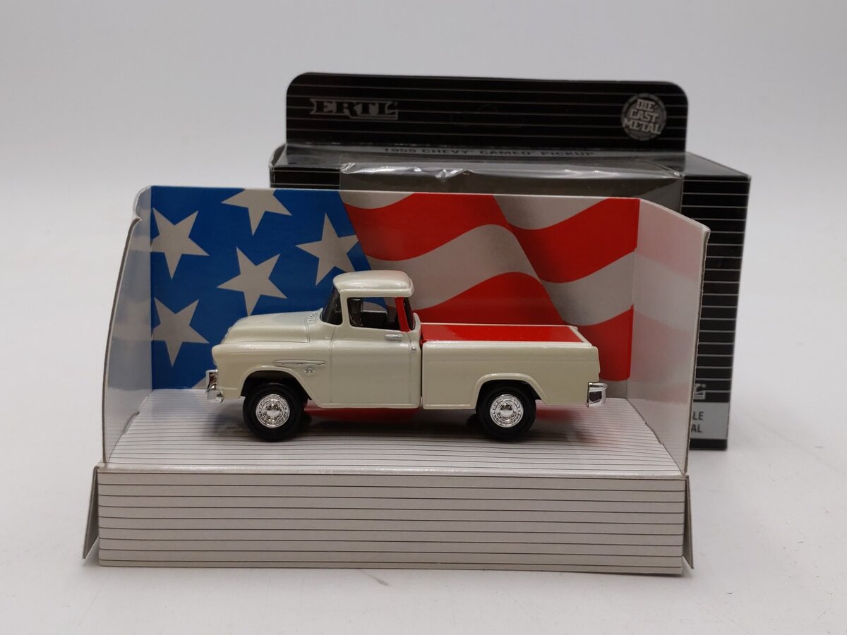 Ertl 2155 1:43 Cream & Red 1955 Chevy Cameo Pickup Classic Vehicles NIB