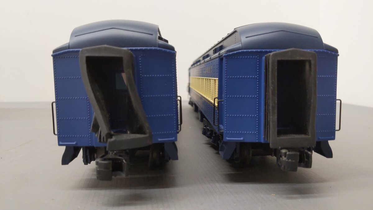 Lionel 6-39082 O Central of New Jersey Blue Comet Passenger Car Set (2) EX
