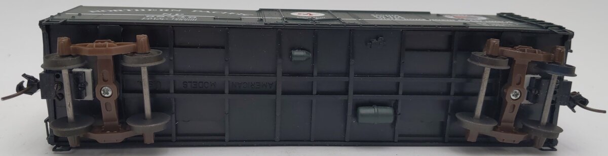 American Models 221 S Northern Pacific Boxcar # 98512 EX/Box