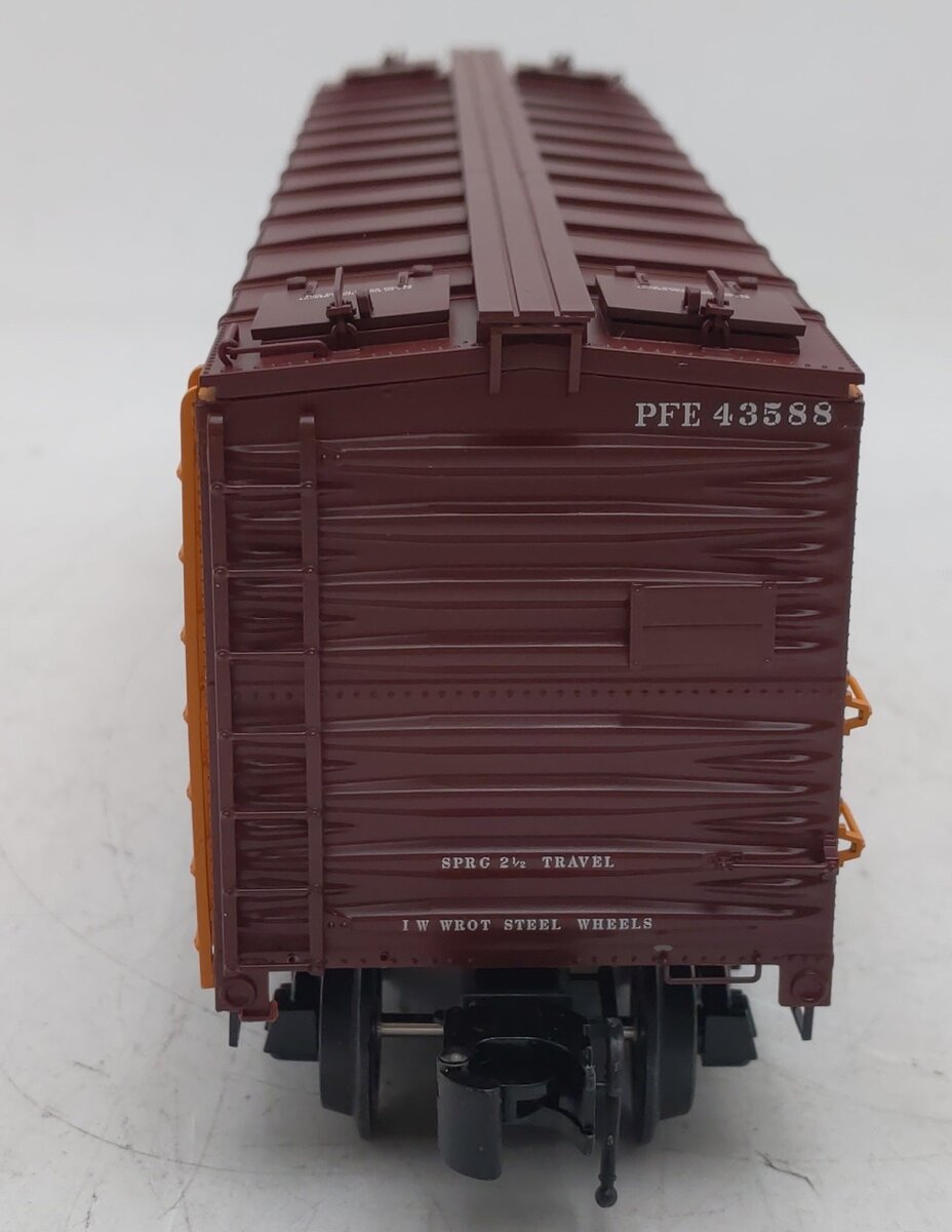 Atlas 8513D O Scale PFE 40' Steel Reefer (3 Rail) #43588 LN/Box