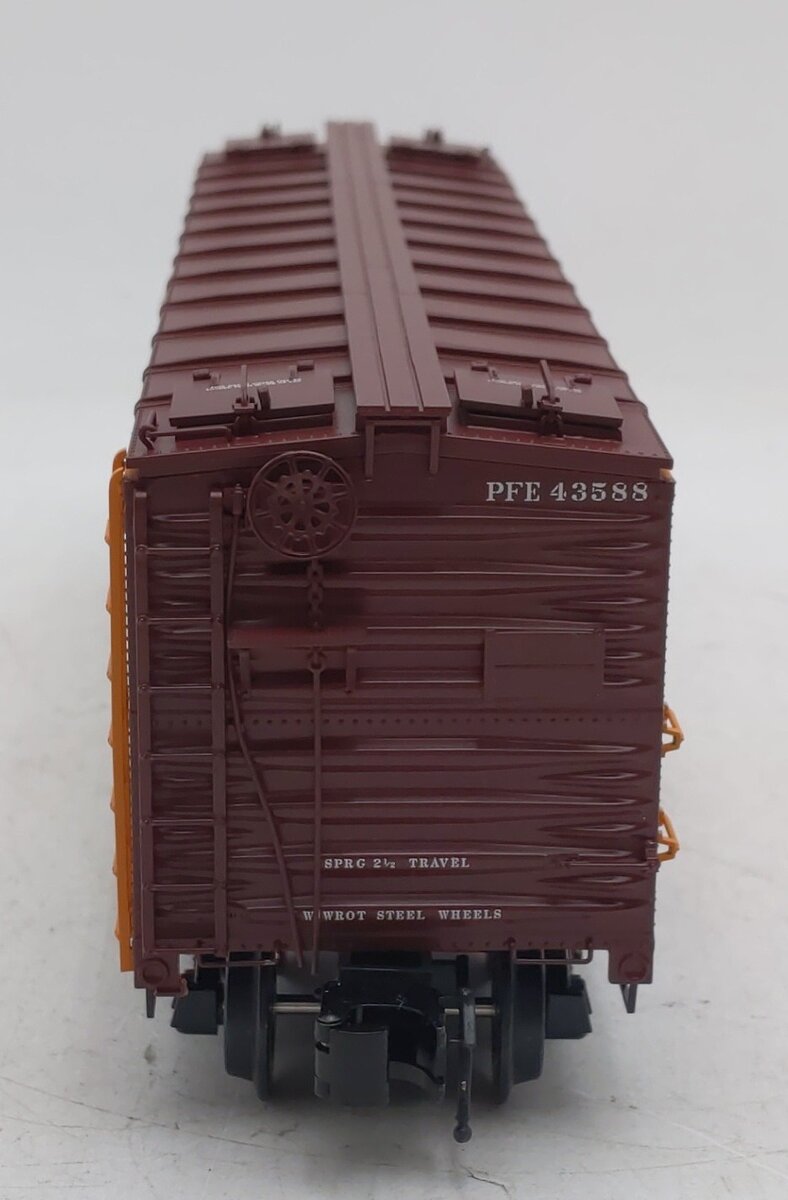 Atlas 8513D O Scale PFE 40' Steel Reefer (3 Rail) #43588 LN/Box