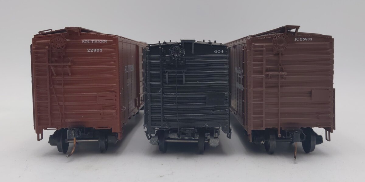Assorted S Scale Freight Cars: 22905, 404, 25833 [3] EX