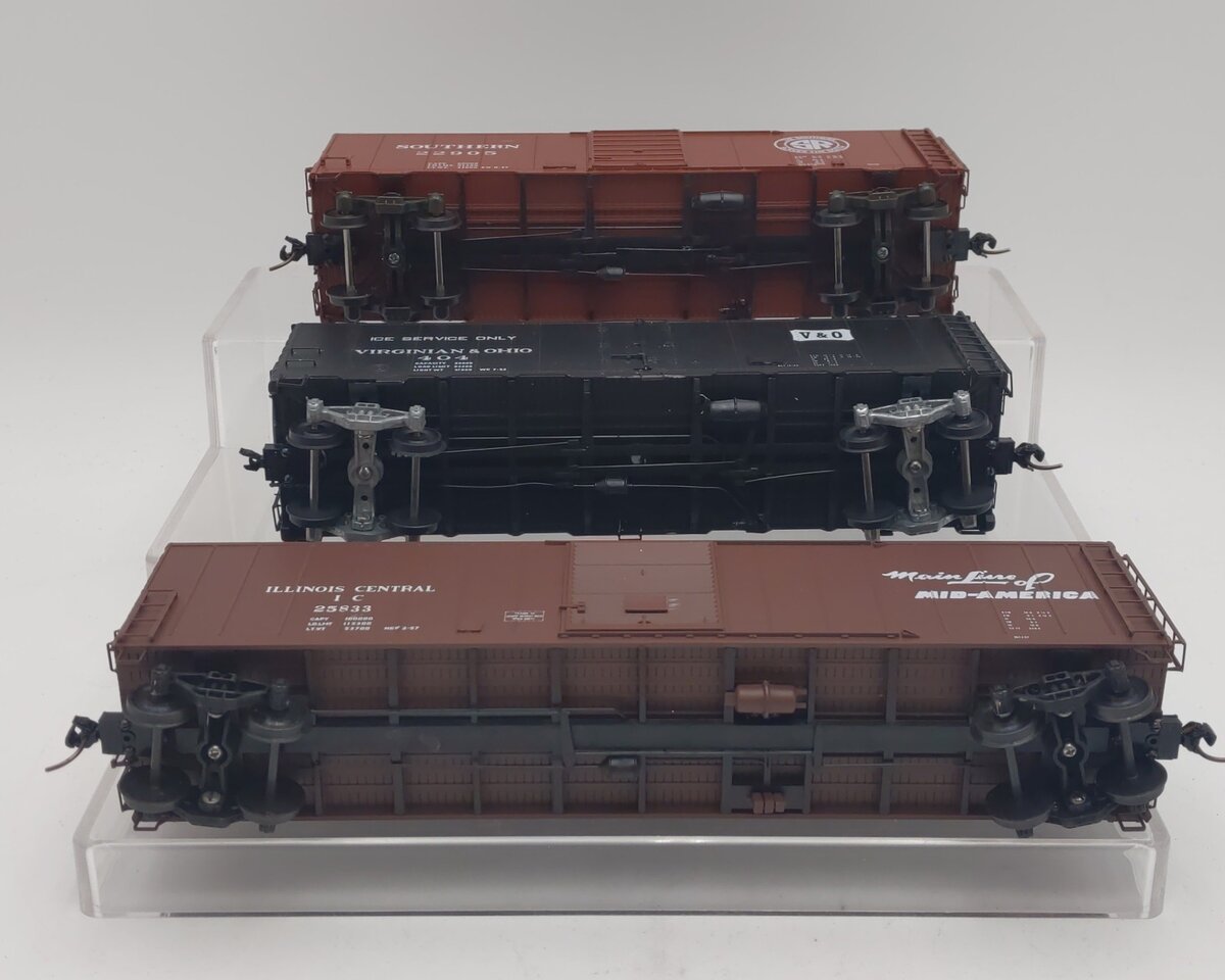 Assorted S Scale Freight Cars: 22905, 404, 25833 [3] EX