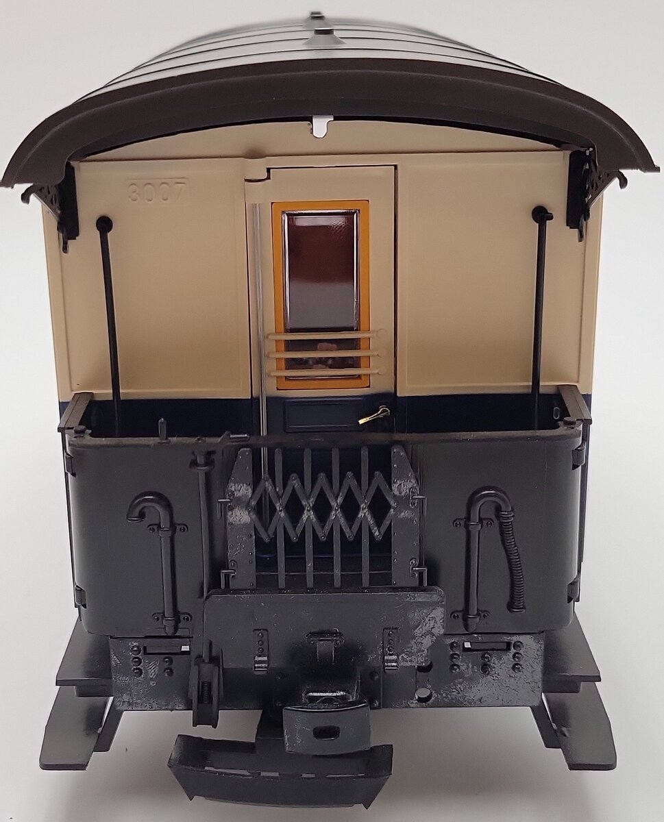 LGB 1983 G Scale Cream & Blue Passenger Car #102 EX/Box