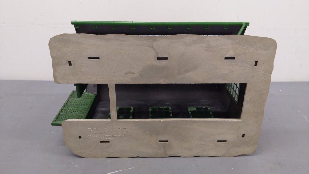 Pola 910 Engine Shed Kit - Assembled EX