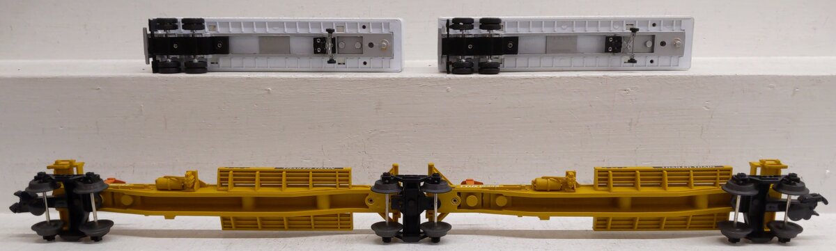Lionel 6-16334 O Chicago & Northwestern TTUX Flat Cars with Trailers LN/Box