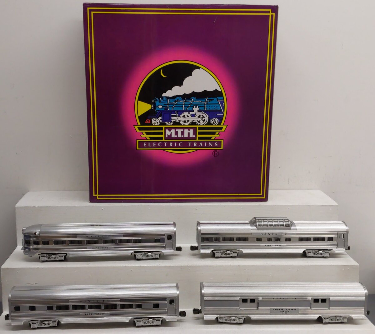 MTH 20-6016 O Gauge Santa Fe 60' Aluminum Passenger Cars (Set of 4) EX/Box