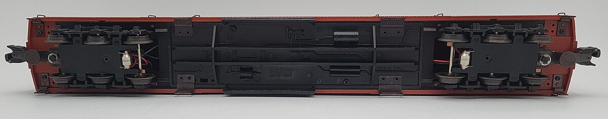 K-Line K88-5124 O Southern Pacific Daylight 18