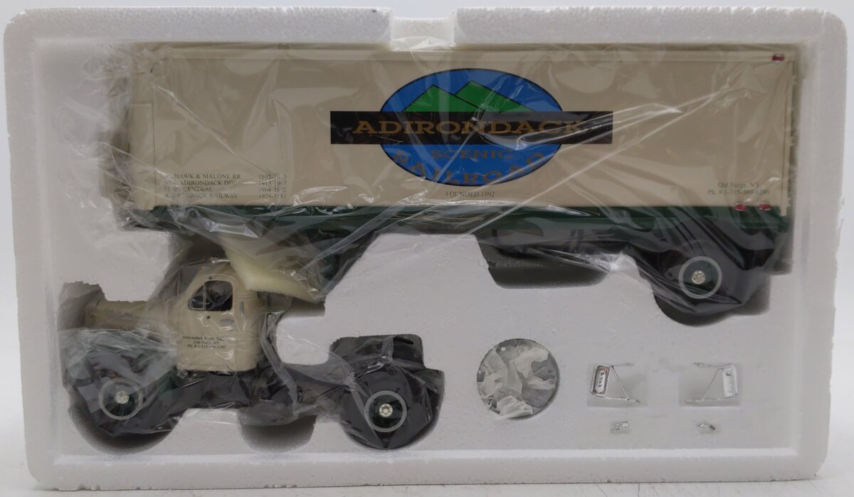 First Gear 18-1832 1:34 Scale Model B-61 Mack Tractor & Trailer NIB